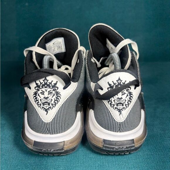 Nike LeBron Witness Men’s Shoes Size 9.5 White Black main image 8